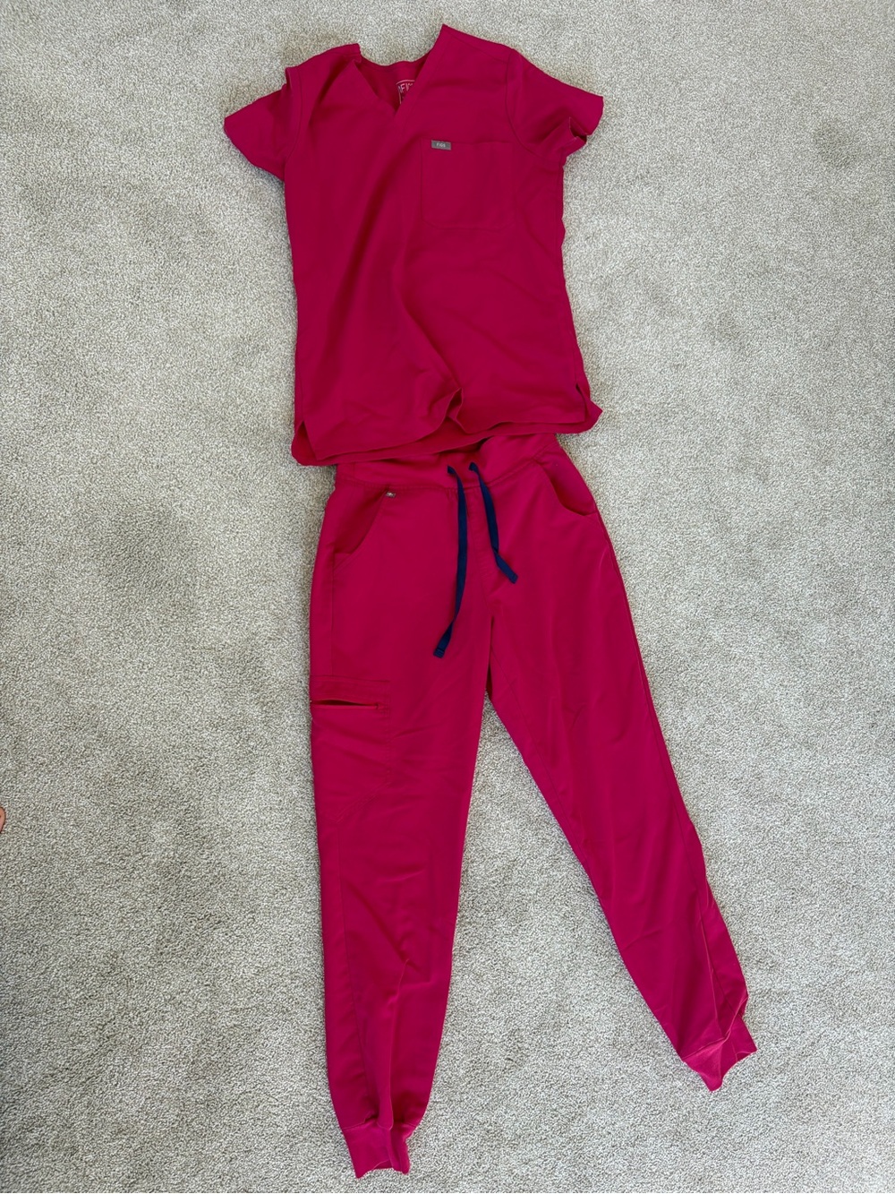 Figs Women’s Jogger Scrub Set - Raspberry
